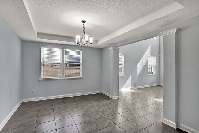 Building Photo - Beautiful 5/4 Home with Over 4k sqft, Fenced in Yard & 3 Car Garage! Pet friendly!