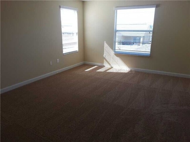 Building Photo - 3 Bedroom / 2.5 Bathroom Two Story Indepen...