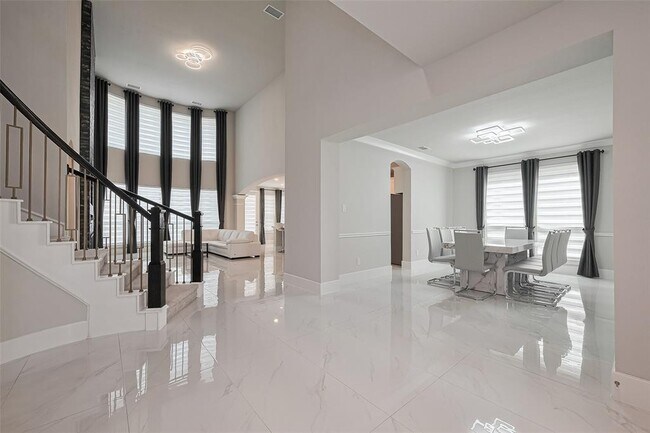 Building Photo - 12115 Ballshire Pines Dr