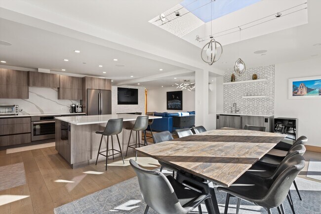 Building Photo - 447 E Cooper Ave