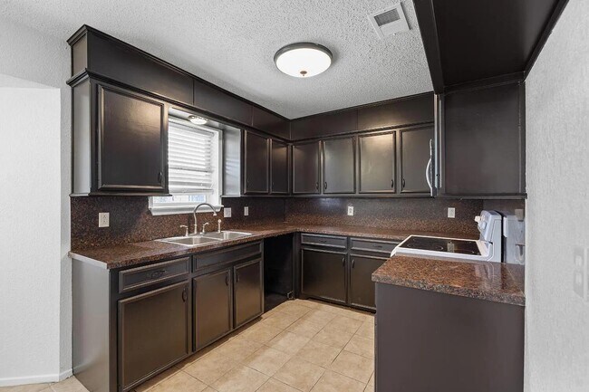 Building Photo - 2321 78th St