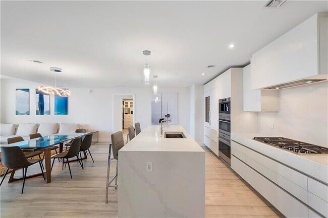 Building Photo - 2200 N Ocean Blvd