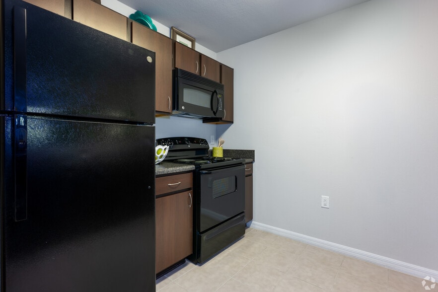 Hillbury 2BR, 2BA - 1,065SF - Kitchen - Innisbrook Village