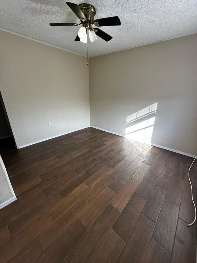 Building Photo - Two bedroom Apartment in Northeast El Paso!!