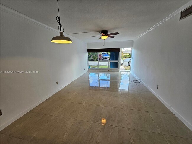 Building Photo - 733 NW 30th Ct