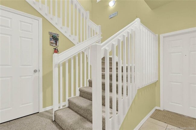 Building Photo - 301 S Compass Dr