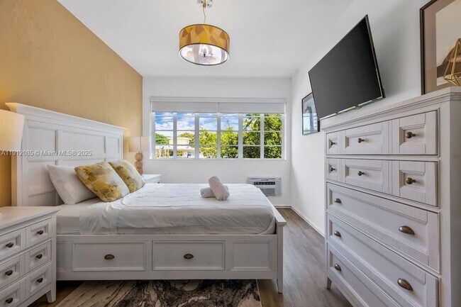 Building Photo - 301 86th St