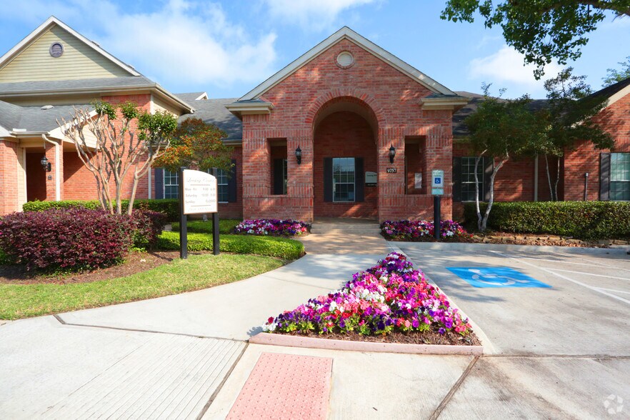 COMPASS AT WINDMILL LAKES 9757 Windwater Dr Houston TX 77075