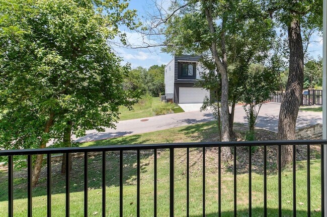 Building Photo - 3807 E 51st St