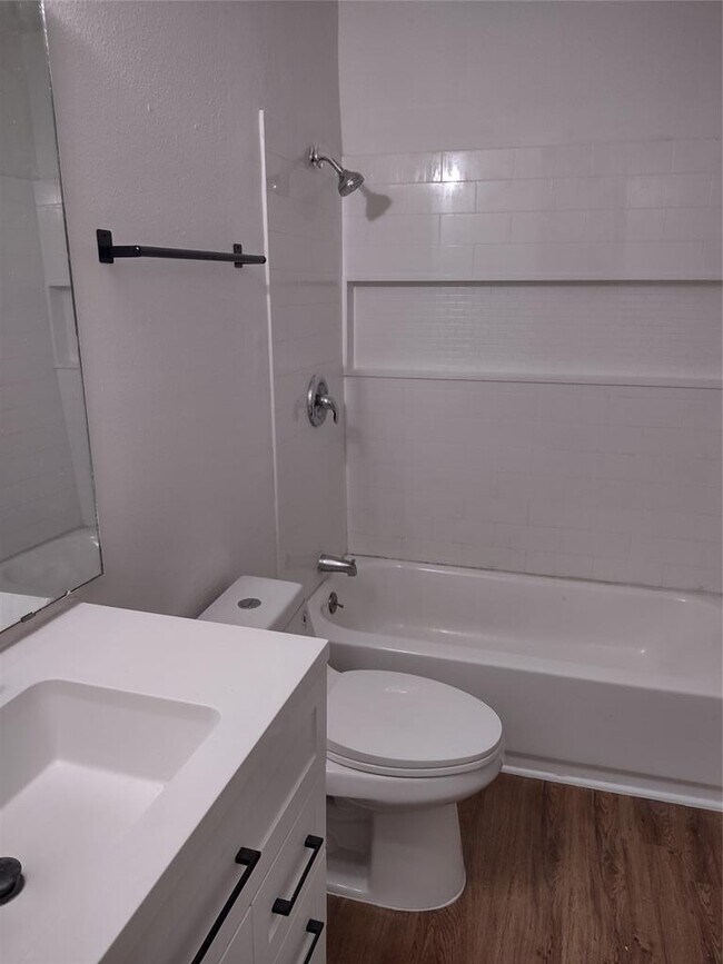 Building Photo - 5405 Brompton Cir