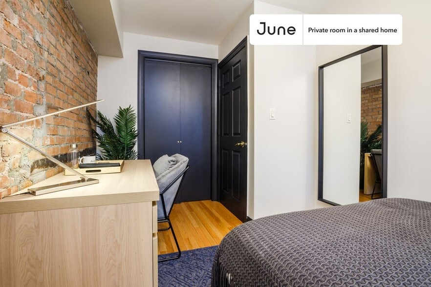 Building Photo - Room in Shared 3 bed/1 bath home