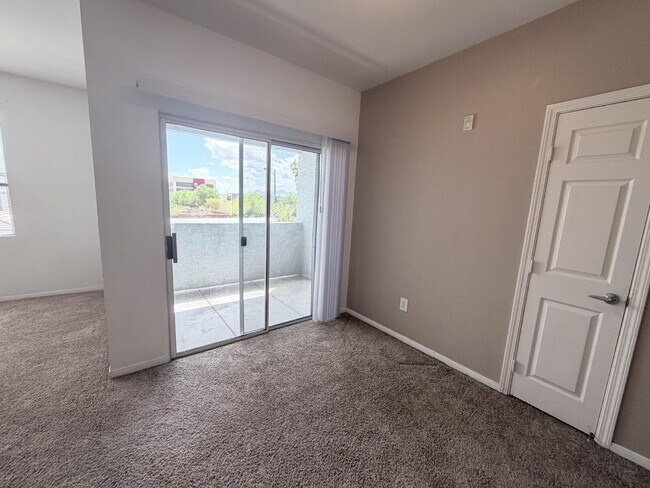Building Photo - 2 Bedroom 2 Bathroom Condo