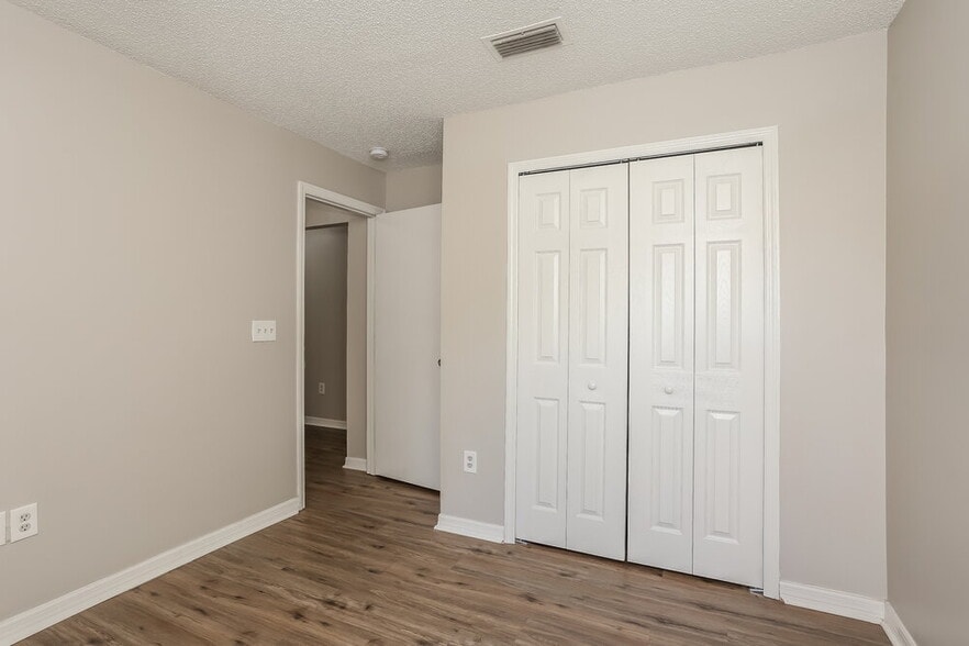 Building Photo - 7910 Cherry Blossom Dr S