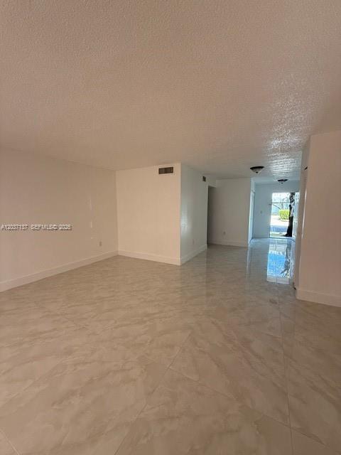 Building Photo - 9367 Fontainebleau Blvd