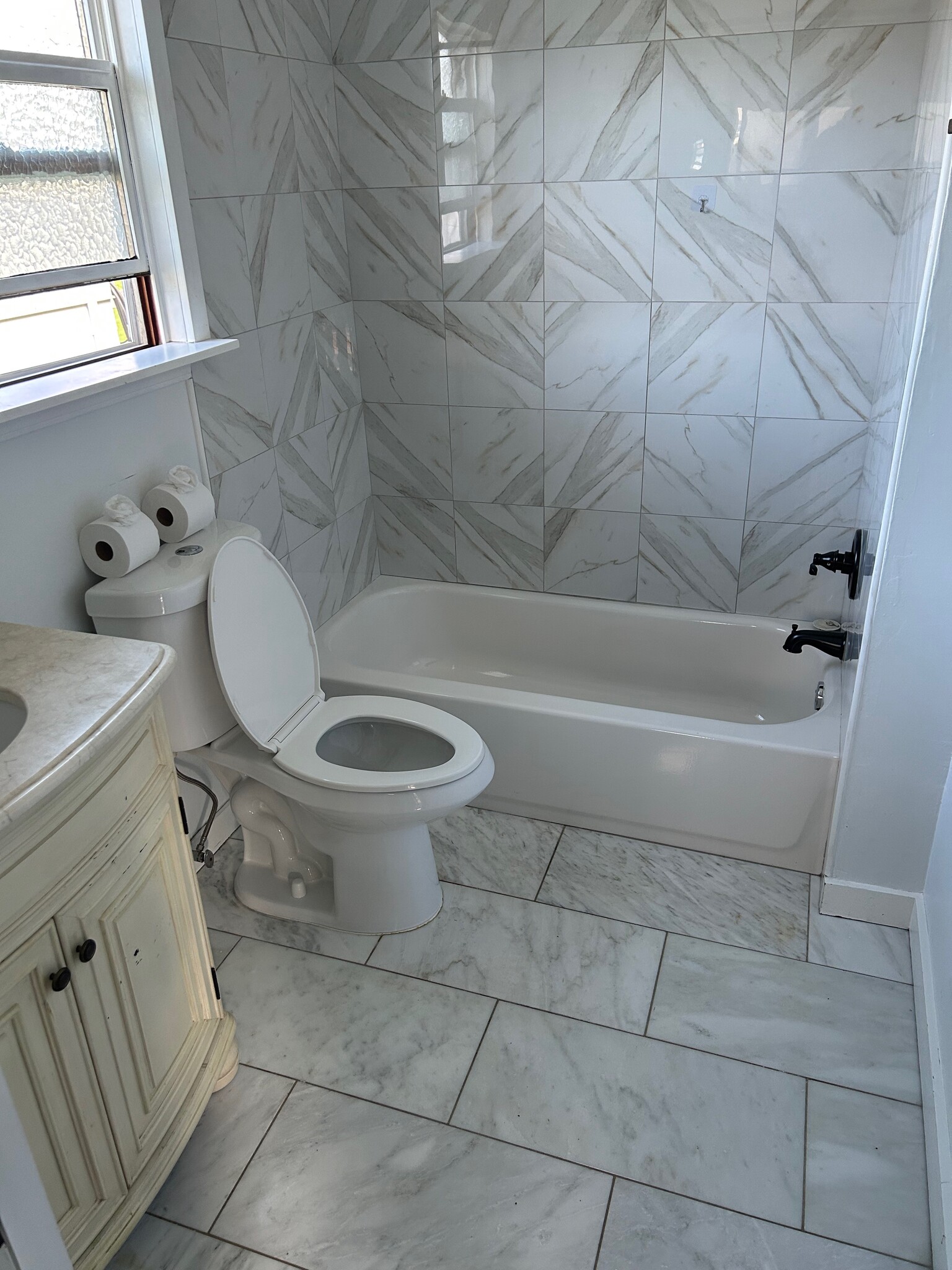 Building Photo - 512 Avenue C