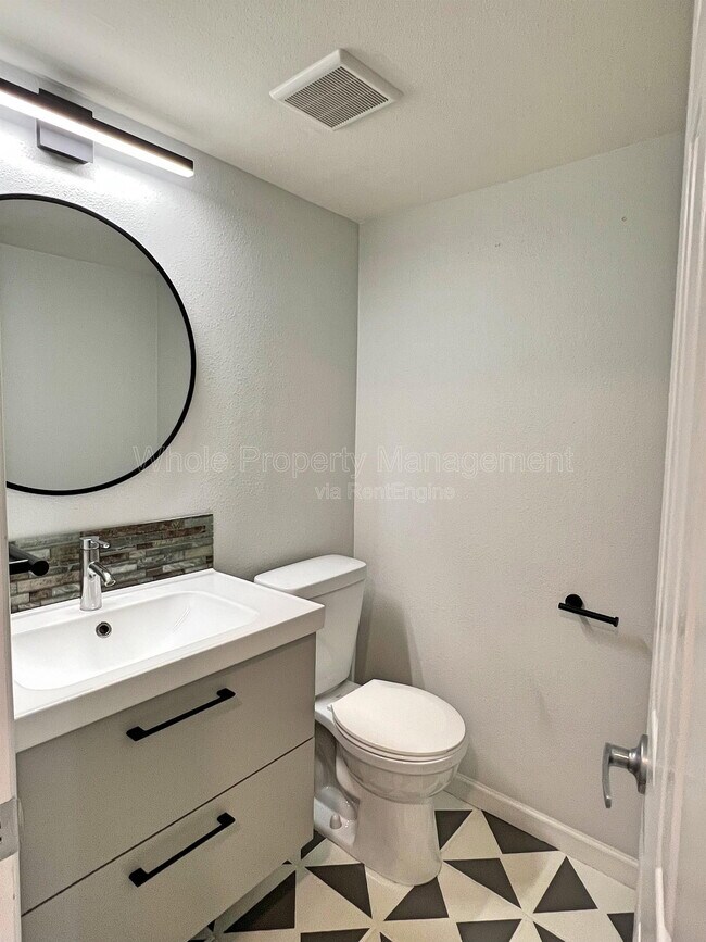 Building Photo - 3032 S Macon Cir