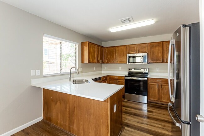 Building Photo - 4122 E Cameo Point Dr