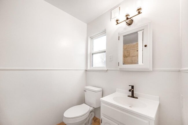 Building Photo - $2,250 Gettysburg & Peach, 3 Bedroom 2 Bat...
