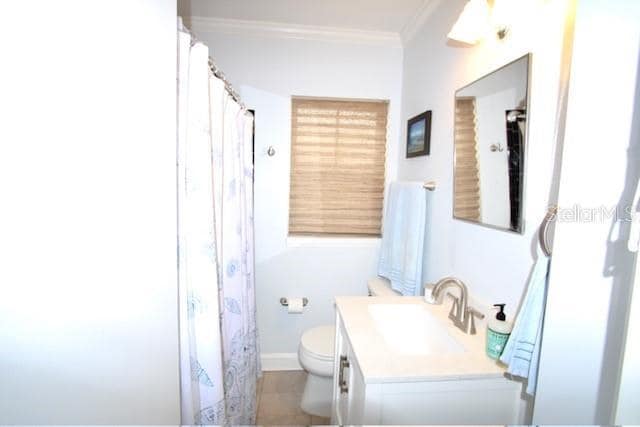 Building Photo - 230 E Esther St