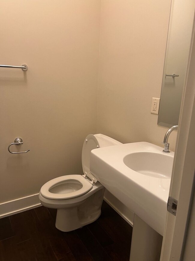 Building Photo - Stunning 2-Bedroom, 2.5-Bath Townhouse!