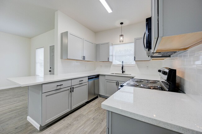 Building Photo - 1 Month FREE! Brand-New Duplex in Houston