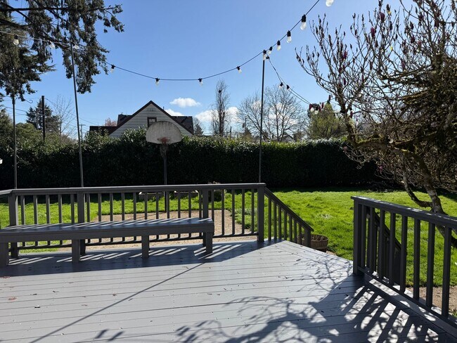 Building Photo - Charming historic home McMinnville 4 bed / 2.5 bath