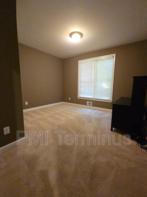 Building Photo - 3307 Fieldwood Dr SE