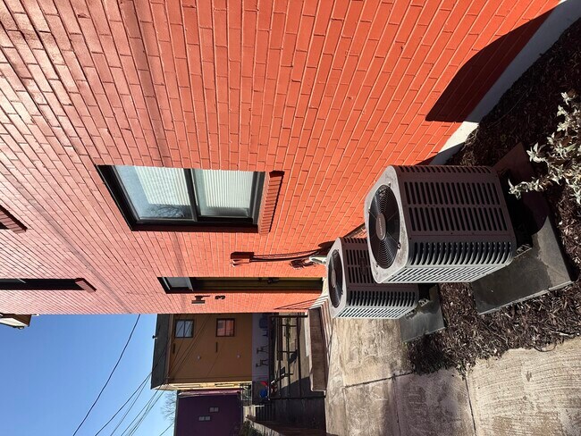 Building Photo - 705 Wilkinson Blvd