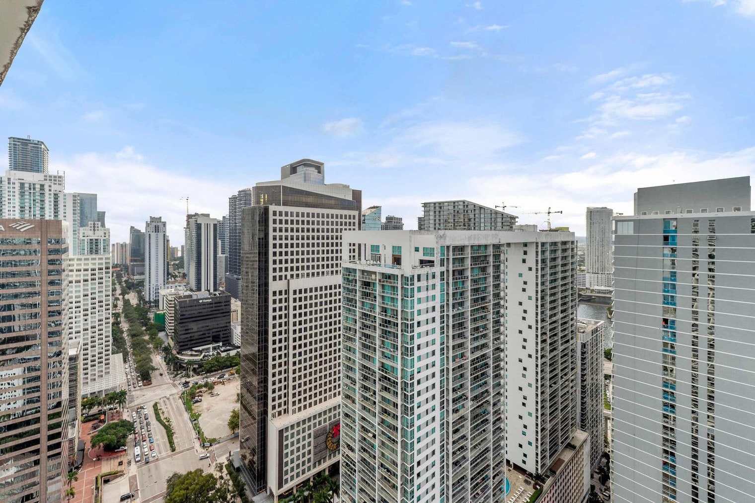 Building Photo - 485 Brickell Ave