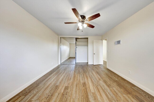 Building Photo - 792 Avocado Ave