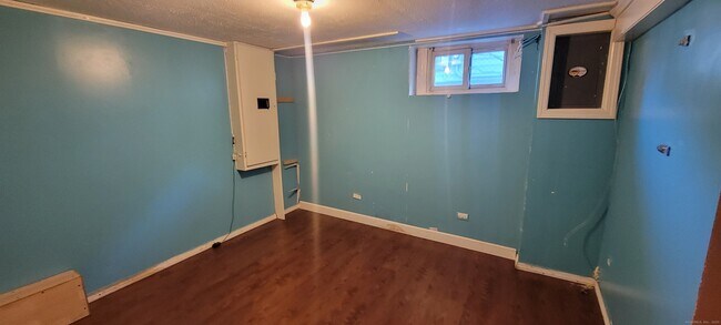 Building Photo - 87 Ellington St