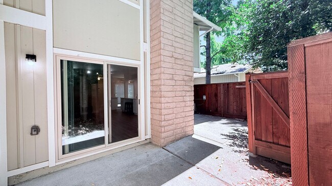 Building Photo - 1065 San Ramon Valley Blvd