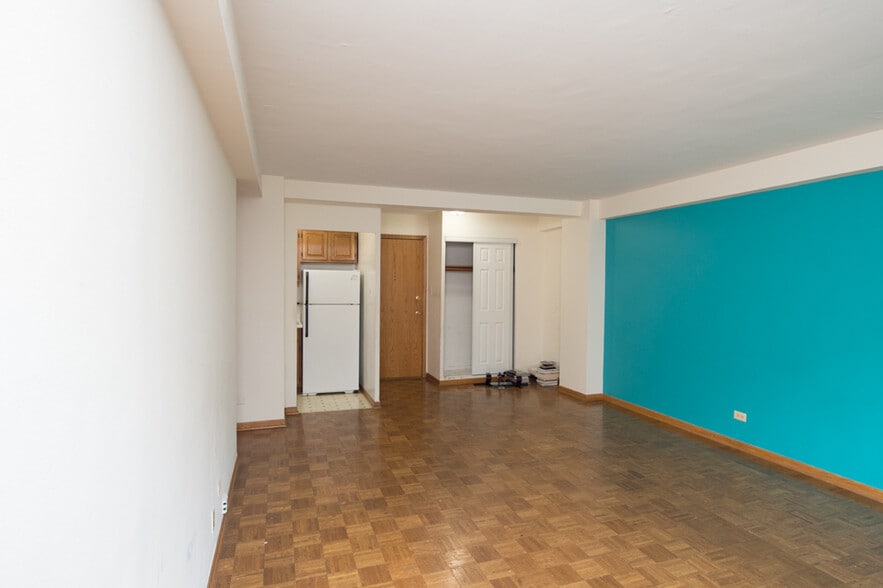 Building Photo - 4180 N Marine Dr