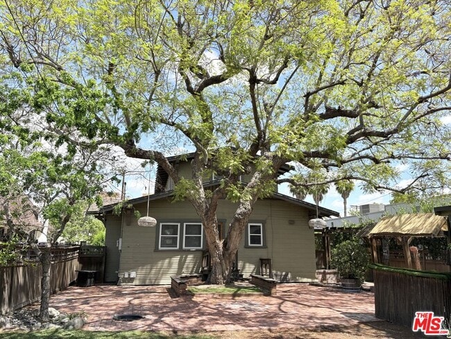 Building Photo - 613 N Lucerne Blvd