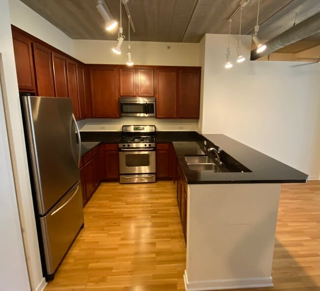 Building Photo - 647 Metropolitan Way
