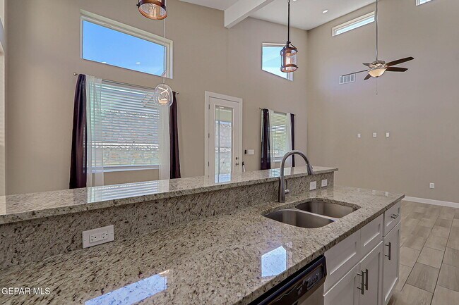 Building Photo - 1031 Vinton Ave