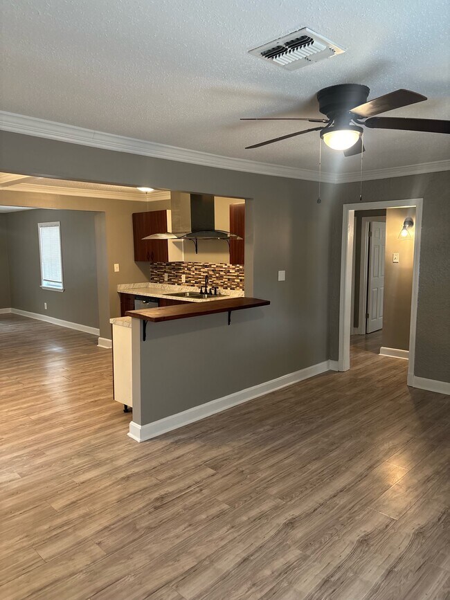 Building Photo - 1495 Marianna St