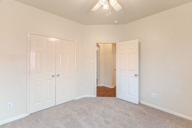 Building Photo - 6526 Bella Noche Dr