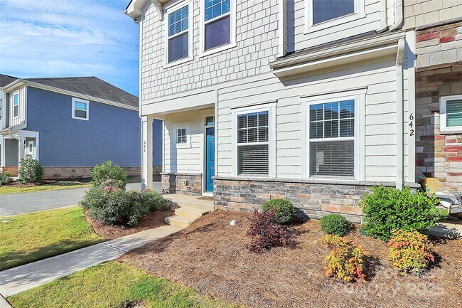 Building Photo - 646 Sagecroft Ln