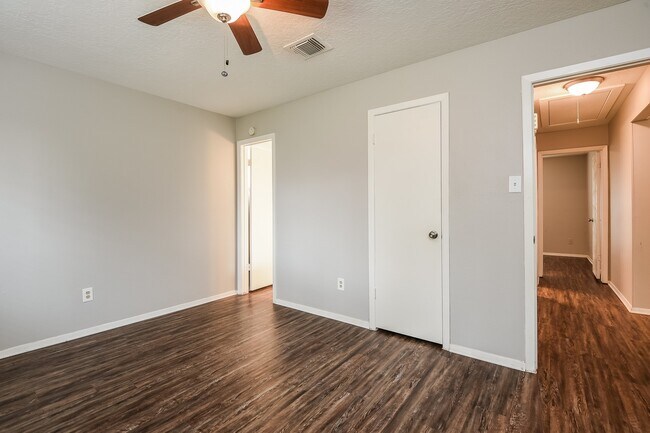 Building Photo - 2718 N Brompton Dr