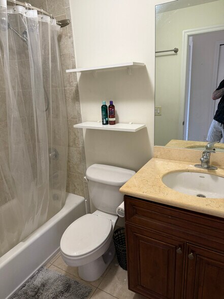 Building Photo - 1723 SW 23rd St