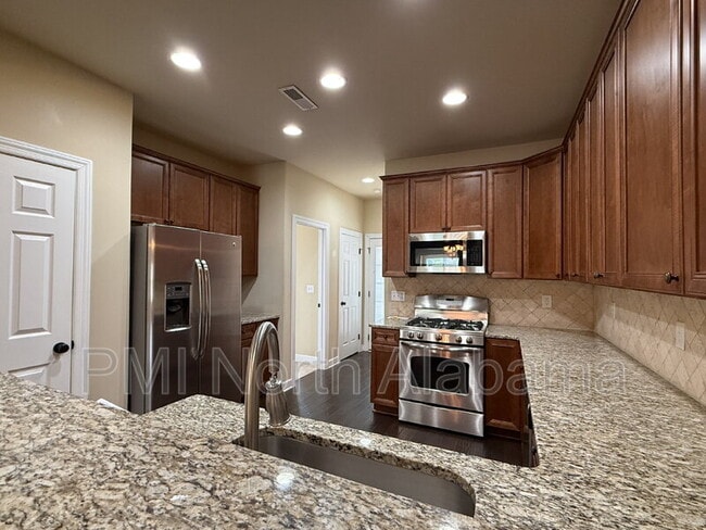 Building Photo - 1012 Scarlet Woods