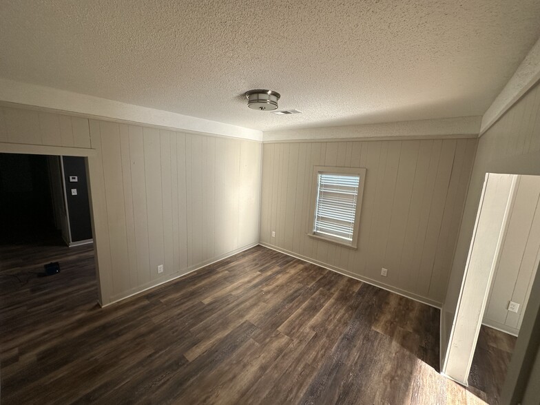 Dining room - 505 N 6th St