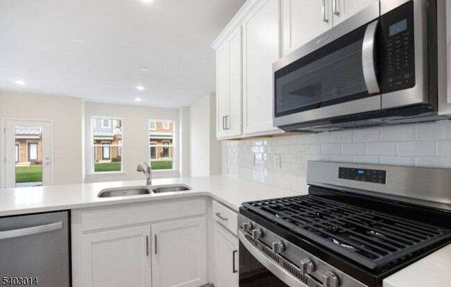 Building Photo - 5 Sadie Cir