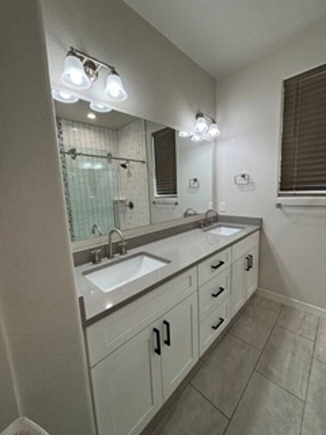 Building Photo - Beautiful Chino Valley Home!