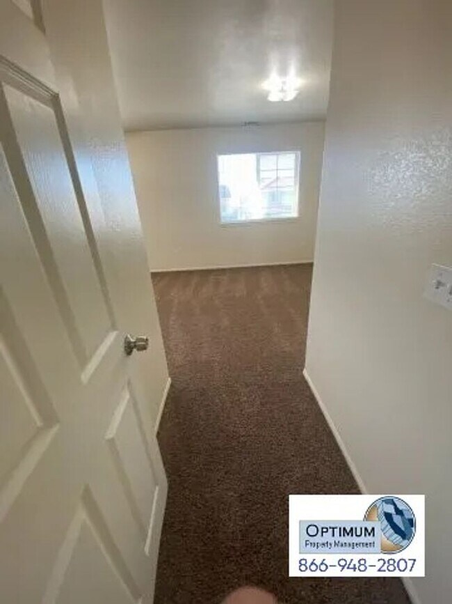 Building Photo - Spacious 4-Bedroom Home with 3-Car Garage & Downstairs Suite!