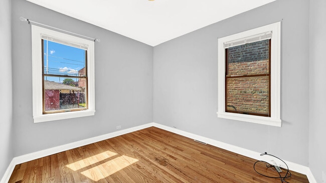 Building Photo - 5542 S Neva Ave