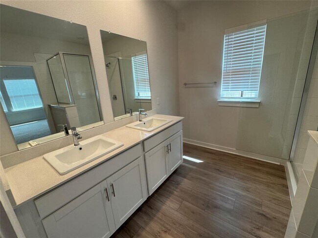 Building Photo - 105 Sorghum Dr