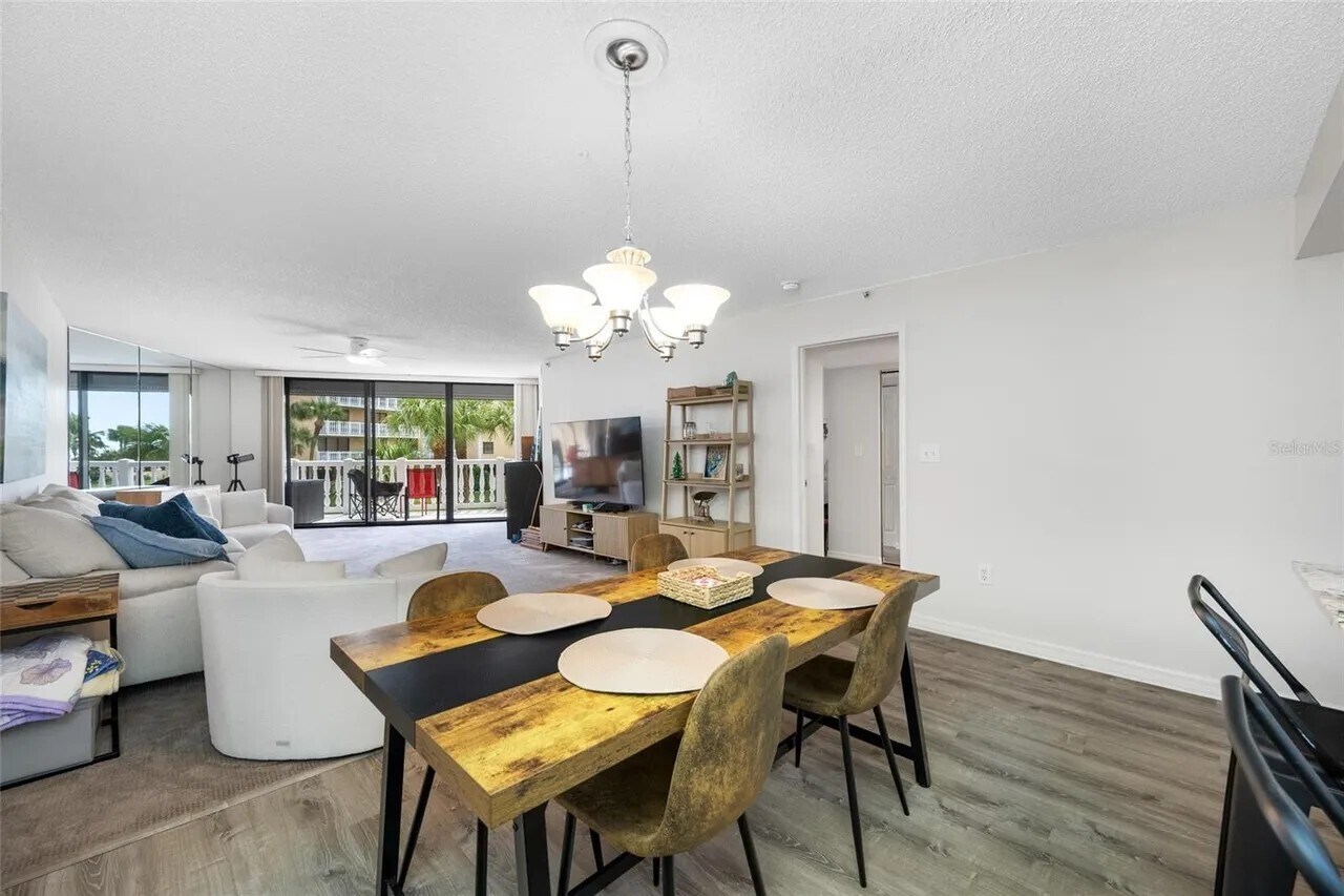 Building Photo - 6650 Sunset Way