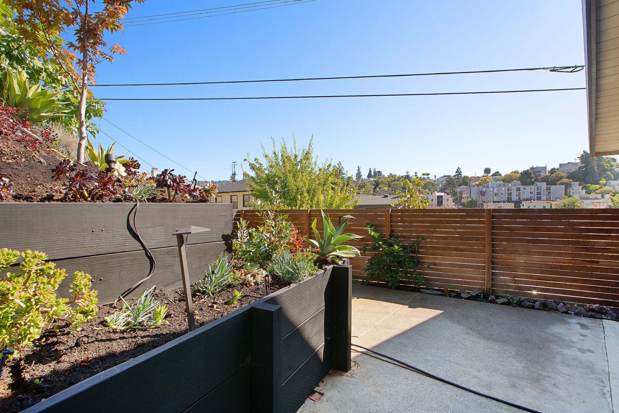 Building Photo - 609 Valle Vista Ave
